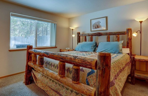 Three Rivers House | Near Sunriver! Discount for Extended Stay, Bikes & Ping Pong, Patio w/ Grill, Close to Golf & Skiing