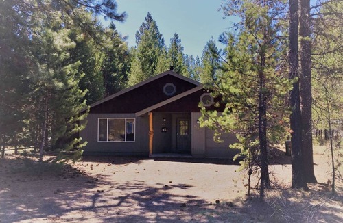 Three Rivers House | Near Sunriver! Discount for Extended Stay, Bikes & Ping Pong, Patio w/ Grill, Close to Golf & Skiing