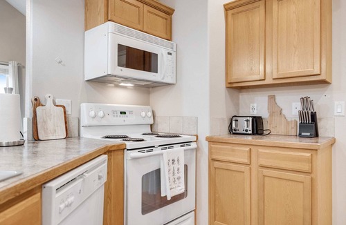 Donnelly House | Near Tamarack AC Kitchen TV Washer/Dryer