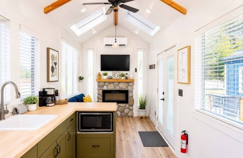 Apple Valley House | Near Zion Modern Tiny Home Hiking & MTB Access
