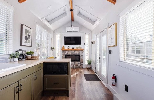 Apple Valley House | Near Zion Modern Tiny Home Hiking & MTB Access