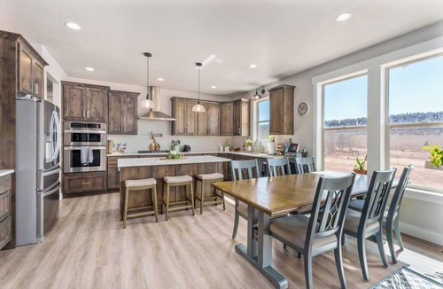 Apple Valley House | Near Zion - Mountain views + Trails - Great for large groupsnEquine friendly