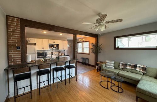 Grand Forks House | Nellie's Nest - Downtown 3 Bedroom Home with Open Concept