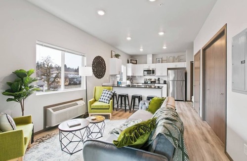 South Perry District Apartment | New 2 Bd 2 Bth Near Perry Dist and Downtown!