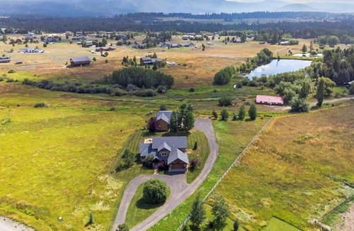 McCall House | NEW! 360° of Mountain View’s! LIFE LONG MEMORIES MADE HERE! Live Large, Breathe Fresh Air, & UNWIND!