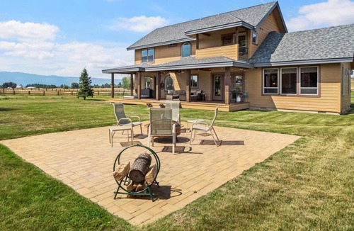 McCall House | NEW! 360° of Mountain View’s! LIFE LONG MEMORIES MADE HERE! Live Large, Breathe Fresh Air, & UNWIND!