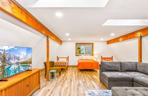 Enumclaw Cabin | NEW: Alpine Basecamp - Charming Cabin near Crystal Mountain, Mount Rainier