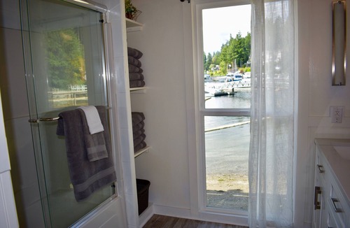 Gig Harbor House | NEW- Amazing Lighthouse Beach Waterfront Homes sleeps 14
