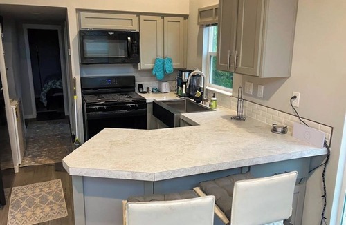 Sandpoint Apartment | New and modern tinyhome with lake views, 10 min drive to Lake Pend Oreille, wifi