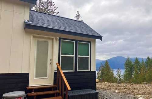 Sandpoint Apartment | New and modern tinyhome with lake views, 10 min drive to Lake Pend Oreille, wifi