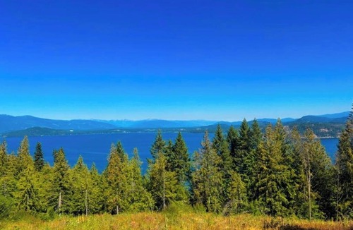 Sandpoint Apartment | New and modern tinyhome with lake views, 10 min drive to Lake Pend Oreille, wifi