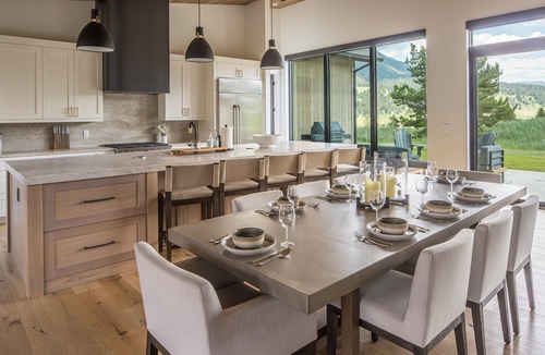 Big Sky House | New! Big Sky Luxury Cabin | Panoramic Views, Hot Tub, Chef's Kitchen & Private Guest Suite