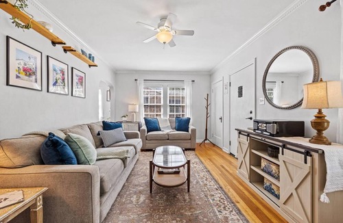 North End House | NEW! Cheerful Dog Friendly 1937 Cottage w/Electric Fireplace! 5 min Drive/20 min Walk to Hyde Park