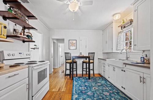 North End House | NEW! Cheerful Dog Friendly 1937 Cottage w/Electric Fireplace! 5 min Drive/20 min Walk to Hyde Park