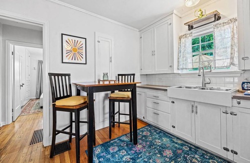 North End House | NEW! Cheerful Dog Friendly 1937 Cottage w/Electric Fireplace! 5 min Drive/20 min Walk to Hyde Park