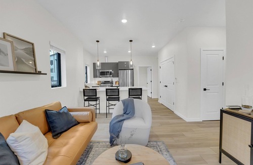 Monta Vista Apartment | New Construction Charming 2-bedroom apartment with AC, WiFi in Lakewood