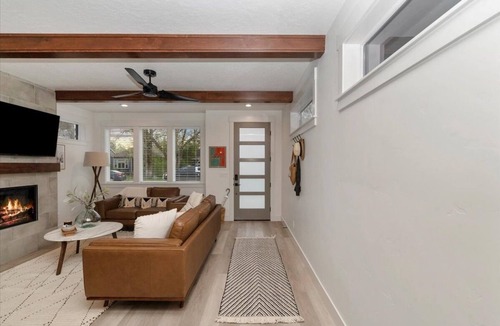 Southeast Boise House | New Contemporary Home Close to Downtown/ Greenbelt