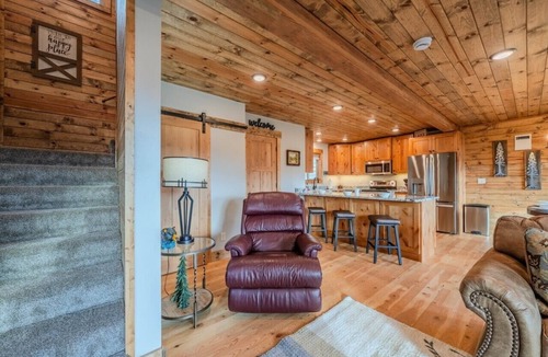 Island Park Cabin | NEW Cozy cabin on Henrys Lake, just 20 miles from YNP