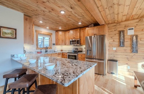 Island Park Cabin | NEW Cozy cabin on Henrys Lake, just 20 miles from YNP