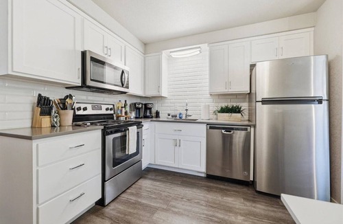 Collister House | NEW! Dog Friendly in North Boise | Close to Foothills & 15 min Bike Ride to Boise River Greenbelt