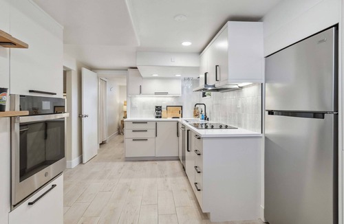 Boise Condo | NEW! Euro-Chic Urban Getaway | Light & Bright Space w/Modern Kitchen & Bathroom | Walk to Downtown!