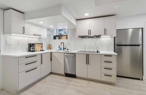 Boise Condo | NEW! Euro-Chic Urban Getaway | Light & Bright Space w/Modern Kitchen & Bathroom | Walk to Downtown!