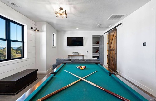 Garden City House | *New Farmhouses at Bear Lake* (sleeps 90)!