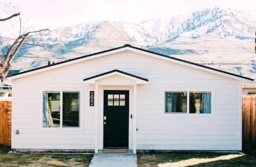 Chelan House | NEW fully renovated with fenced backyard and dog friendly