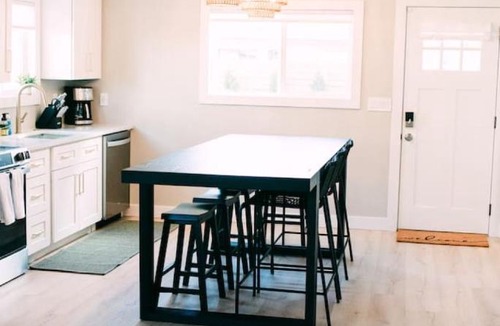 Chelan House | NEW fully renovated with fenced backyard and dog friendly