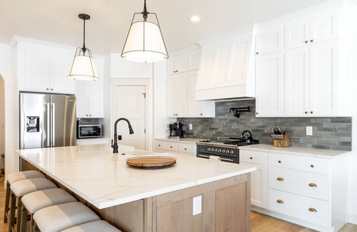 Park City House | New Heber home near Park City. 7brm/5.5ba with hot tub, pickleball, sleeps 18.