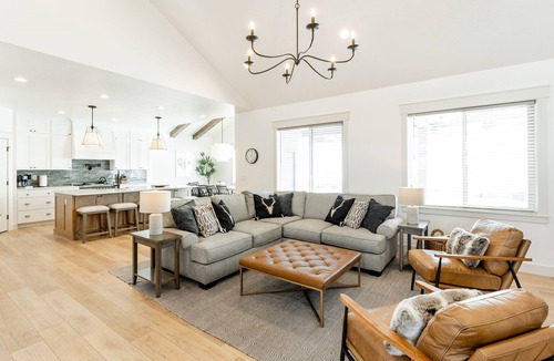 Park City House | New Heber home near Park City. 7brm/5.5ba with hot tub, pickleball, sleeps 18.