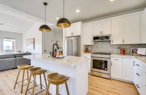 Wolf Creek House | New Home w/Amazing Views in Eden < 6 Mi to Ski!