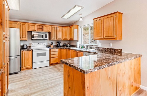 Harrison House | New home with amazing lake view - steps to town & Trail of the Couer d'Alenes