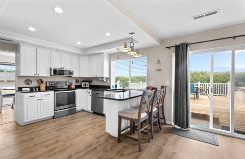 Grayland House | NEW HOT TUB, Dogs Ok, Fire Pit, Game Room, BBQ (Dunes)