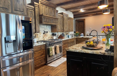 Island Park House | NEW in 2026! Elegant, Dramatic Mountain/Lake Views! 20 Mins to Yellowstone NP!