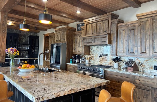 Island Park House | NEW in 2026! Elegant, Dramatic Mountain/Lake Views! 20 Mins to Yellowstone NP!