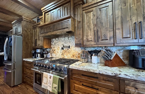 Island Park House | NEW in 2026! Elegant, Dramatic Mountain/Lake Views! 20 Mins to Yellowstone NP!