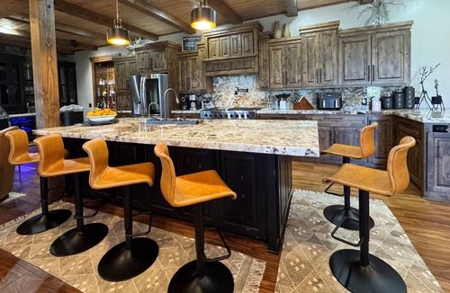 Island Park House | NEW in 2026! Elegant, Dramatic Mountain/Lake Views! 20 Mins to Yellowstone NP!