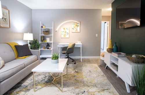 Beaverton Apartment | NEW! King Bed, 600mbps +4K TVs in the Garden Apt