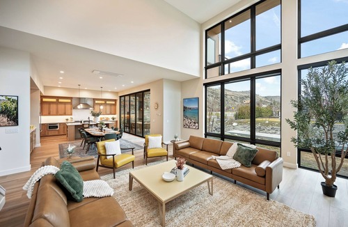 Chelan House | *NEW Lakefront Luxury | Rooftop Deck, Views, Dock, Hot Tub & Spa Amenities