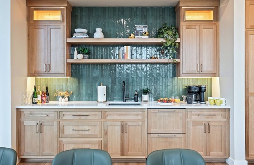 Chelan House | *NEW Lakefront Luxury | Rooftop Deck, Views, Dock, Hot Tub & Spa Amenities