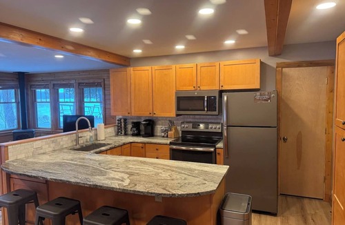 Cedar Cabin | NEW! Leelanau Resort Therapy-Lakefront/Kayak/Sauna