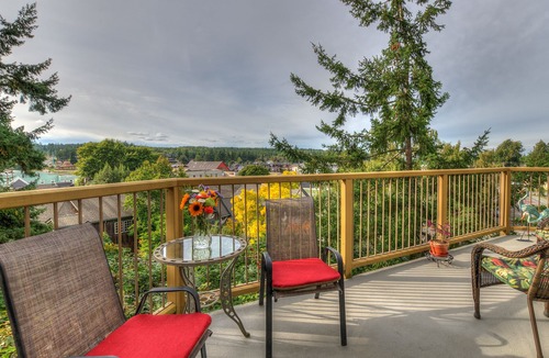 La Conner House | New Listing: Cozy, Comfortable Home with Fantastic Views in La Conner Village