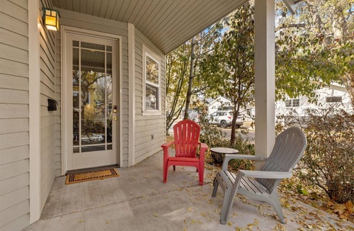 Old Bend Condo | New Listing! Downtown Bend Studio | Walk Everywhere