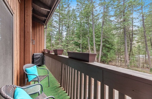 Rathdrum Condo | New Listing! Resort Lake Condo | Prime Location | Fire Pit