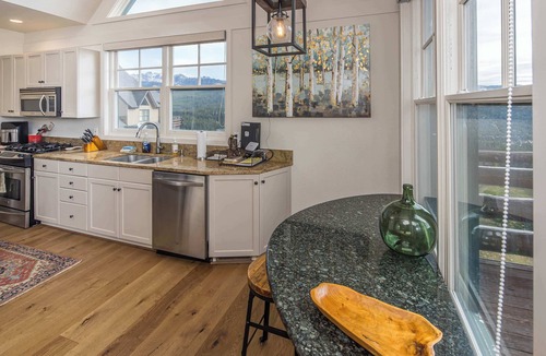 Saddle Ridge Ski Chalet | *New Listing* Ski-In/Ski-Out Chalet w/Private Hot Tub