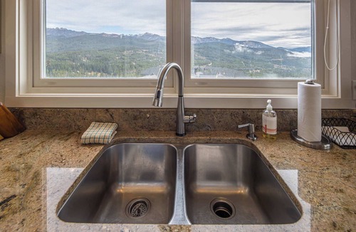 Saddle Ridge Ski Chalet | *New Listing* Ski-In/Ski-Out Chalet w/Private Hot Tub