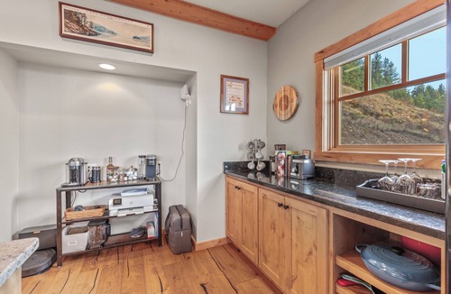 Sagle House | New Listing! Spectacular Retreat | 3 Private Suites | Minutes from Sandpoint