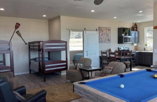 Mackay Cabin | New, luxurious, amazing view, Elk Cabin