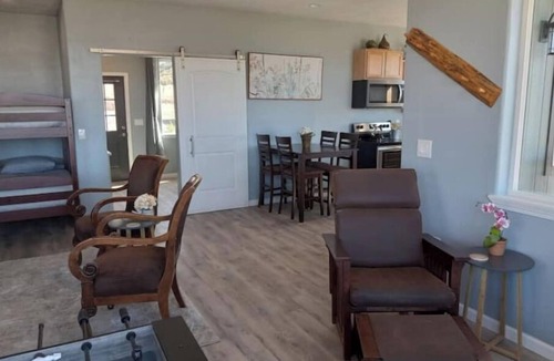 Butte City Cabin | New, luxurious, amazing view, Moose Cabin